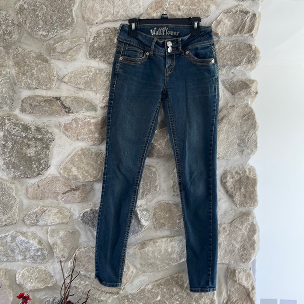 Wallflower stretch jeans